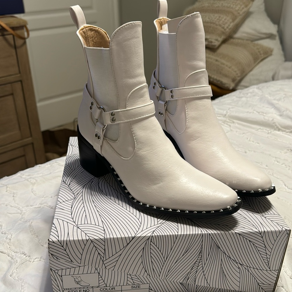Chase & Chloe Buckle Boot